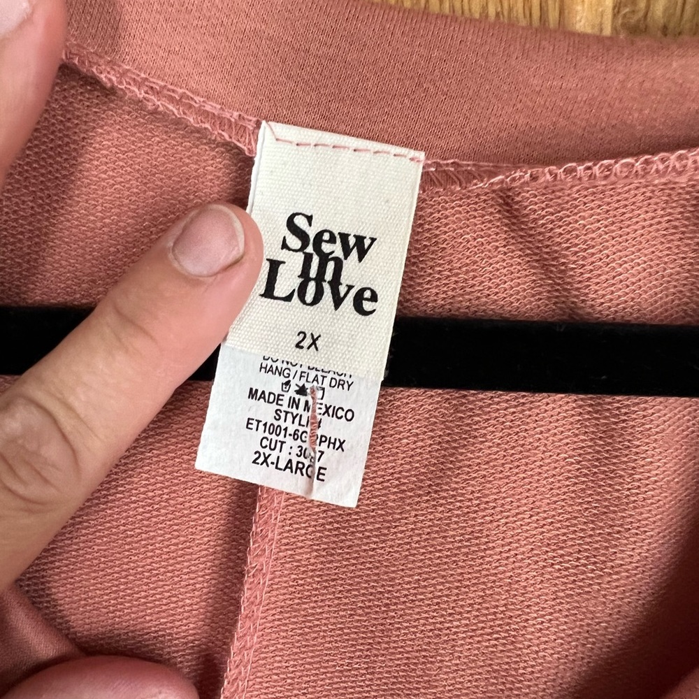 This is a basic‎ v neck shirt by Sew In Love, 2XL! - Picture 4 of 5